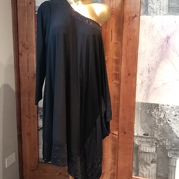 Dress - Picture 1 of 15